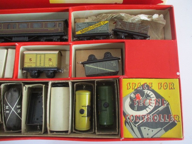 A collection of vintage boxed Trix Twin Railway, including a Goods Train Set (No 2/324). "Many-Ways" - Image 7 of 25