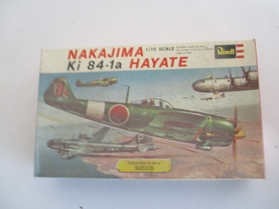 A collection of boxed model planes including Revell, Heller and Frog etc. - Image 6 of 15