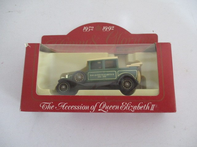 A small collection of boxed die-cast vehicles including Lledo The Queen Mother Commemorative set and - Image 10 of 13