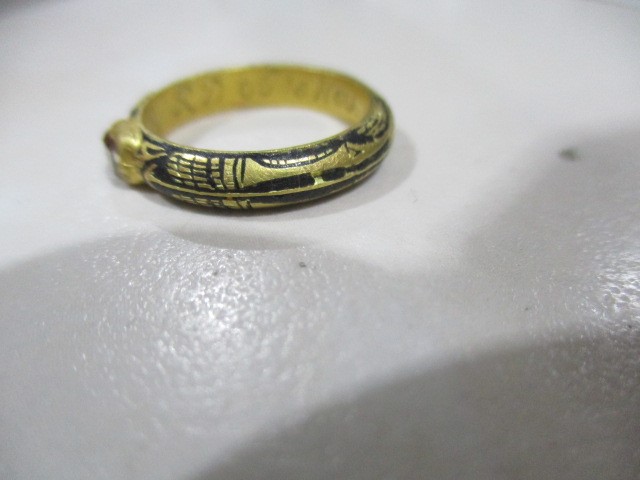 A mourning ring with black enamel detailing, old cut diamond solitaire engraved to inside RD ob 18th - Image 6 of 19