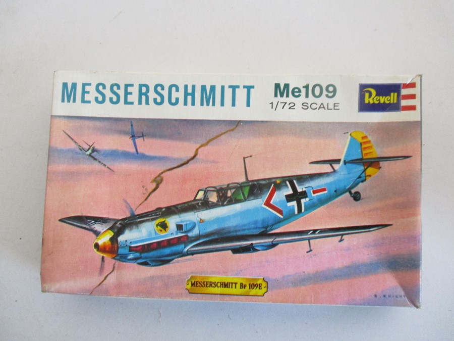 A collection of boxed model planes including Revell, Heller and Frog etc. - Image 12 of 15