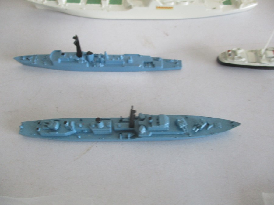 A collection of various Tri -Ang Minic Ships (some boxed) and accessories, including RMS - Image 7 of 11