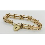 A 9ct gold gate bracelet. Weight 8g.