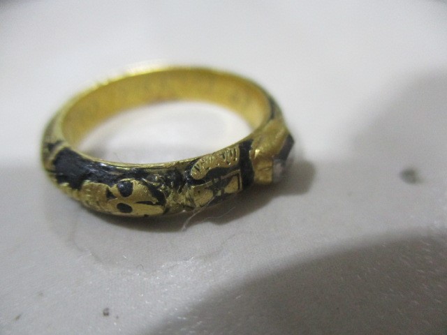 A mourning ring with black enamel detailing, old cut diamond solitaire engraved to inside RD ob 18th - Image 11 of 19