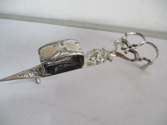 A collection of silver plated items including lighter, candle snuffer, coffee spoons etc. - Image 11 of 11