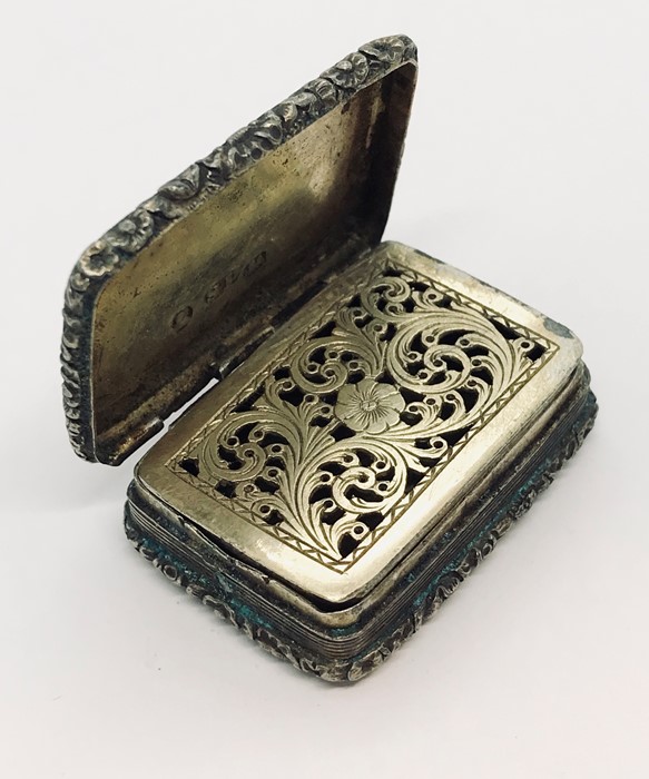 A hallmarked silver vinaigrette (A/F), also a part silver vesta case, enamelled SCM sarcophagus with - Image 4 of 4