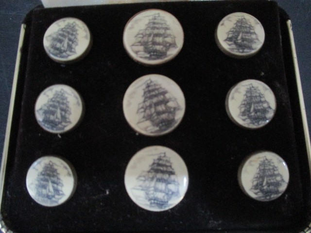 A collection of various items including Christian Dior pot, Islamic box containing Naval buttons - Image 3 of 16