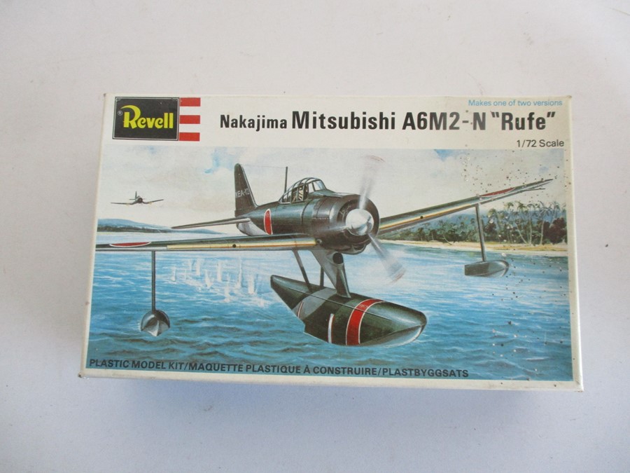 A collection of boxed model planes including Revell, Heller and Frog etc. - Image 5 of 15