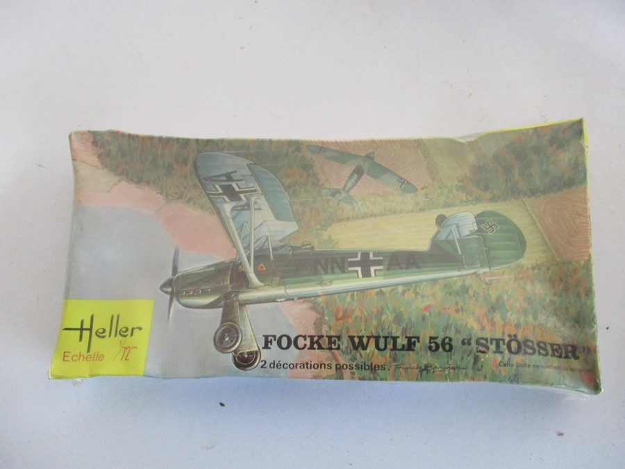 A collection of boxed model planes including Revell, Heller and Frog etc. - Image 9 of 15
