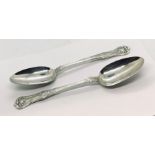 A set of early Victorian silver serving spoons. Weight 165.3g.