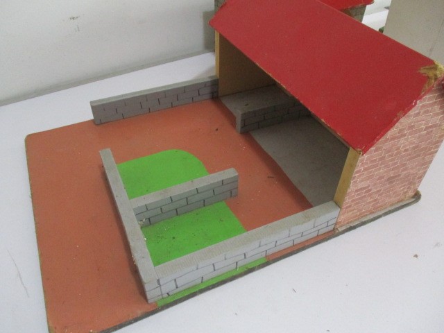 A "Jenlea" dolls house and similar stable block - Image 12 of 13