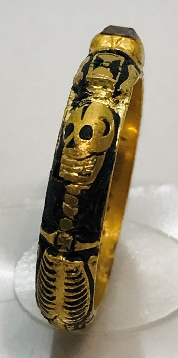 A mourning ring with black enamel detailing, old cut diamond solitaire engraved to inside RD ob 18th - Image 2 of 19