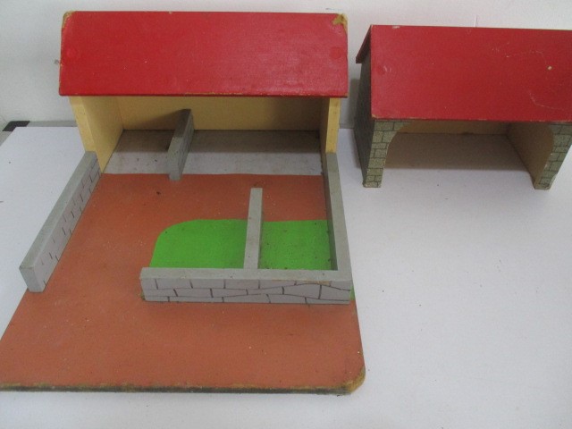 A "Jenlea" dolls house and similar stable block - Image 11 of 13