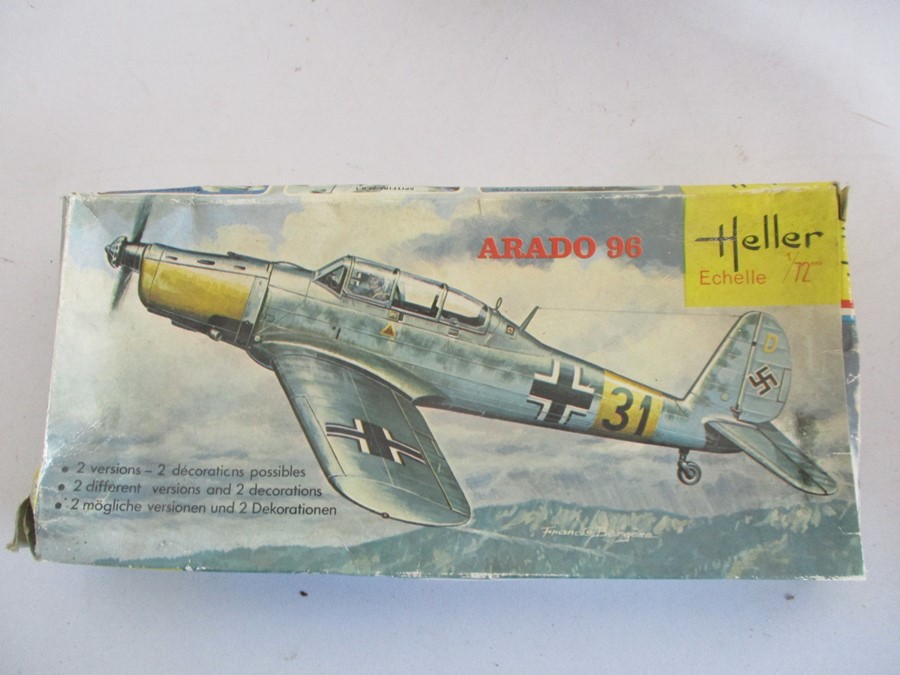A collection of boxed model planes including Revell, Heller and Frog etc. - Image 10 of 15