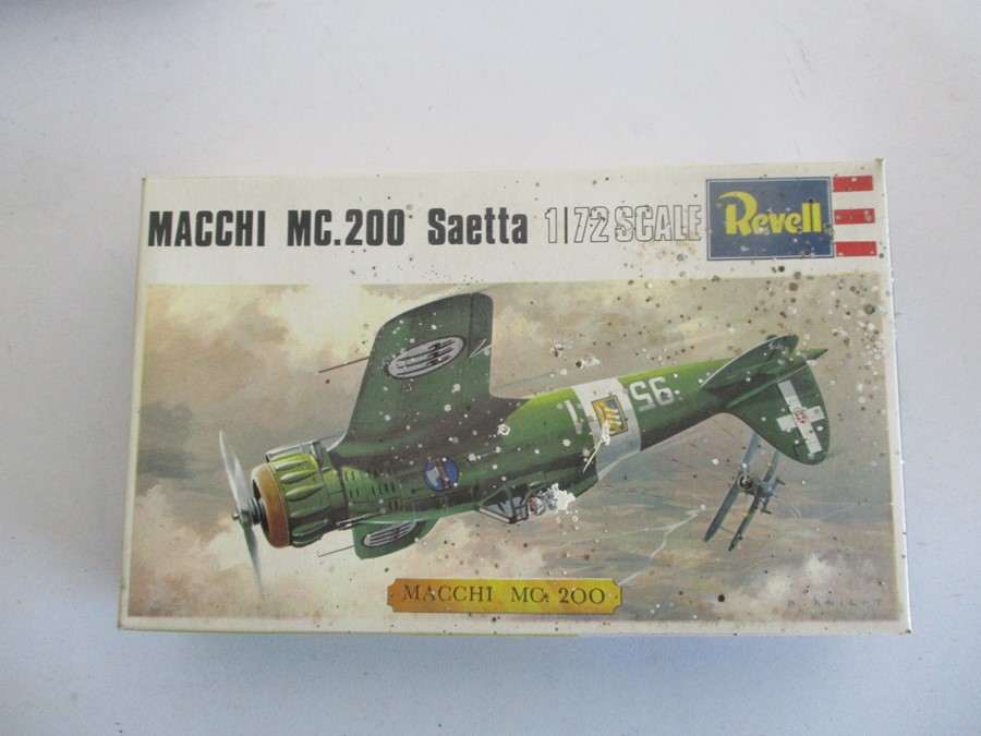 A collection of boxed model planes including Revell, Heller and Frog etc. - Image 3 of 15