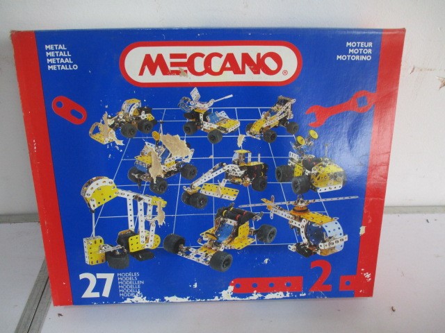 A collection of three boxed Meccano sets (one box A/F) including a special edition Big Ben (1085). - Image 3 of 5