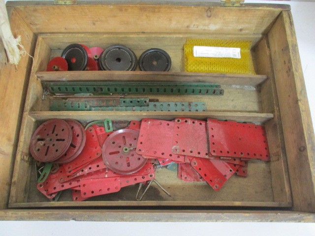A collection of vintage loose Meccano including spare parts and accessories, stored in a wooden - Image 6 of 12