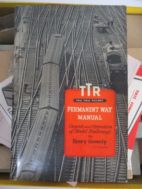 A collection of vintage boxed Trix Twin Railway, including a Goods Train Set (No 2/324). "Many-Ways" - Image 16 of 25