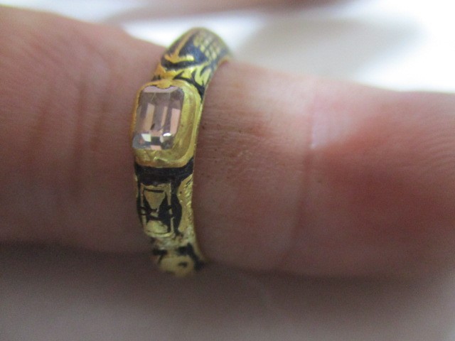 A mourning ring with black enamel detailing, old cut diamond solitaire engraved to inside RD ob 18th - Image 19 of 19