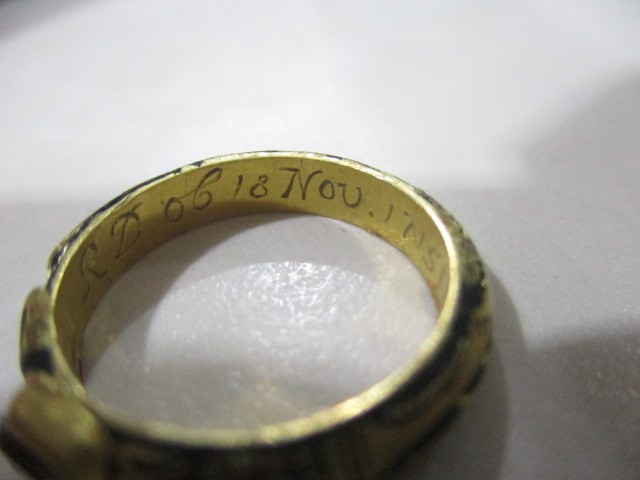 A mourning ring with black enamel detailing, old cut diamond solitaire engraved to inside RD ob 18th - Image 16 of 19