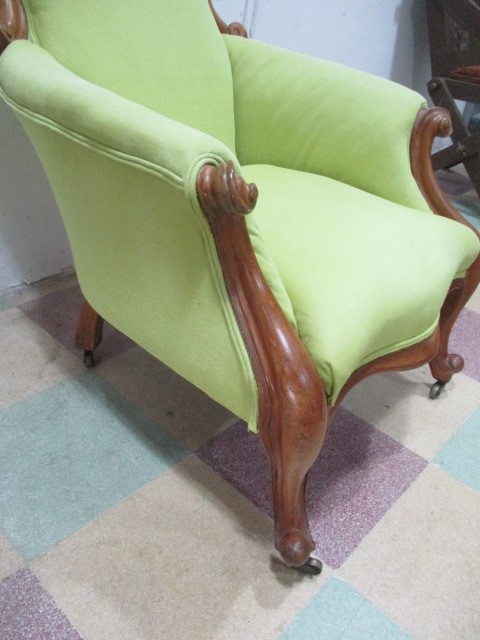 A Victorian walnut arm chair on brass castors - Image 5 of 7