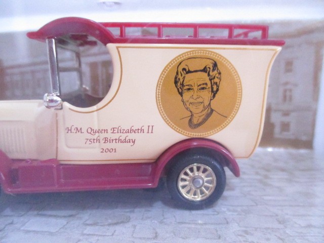 A small collection of boxed die-cast vehicles including Lledo The Queen Mother Commemorative set and - Image 9 of 13