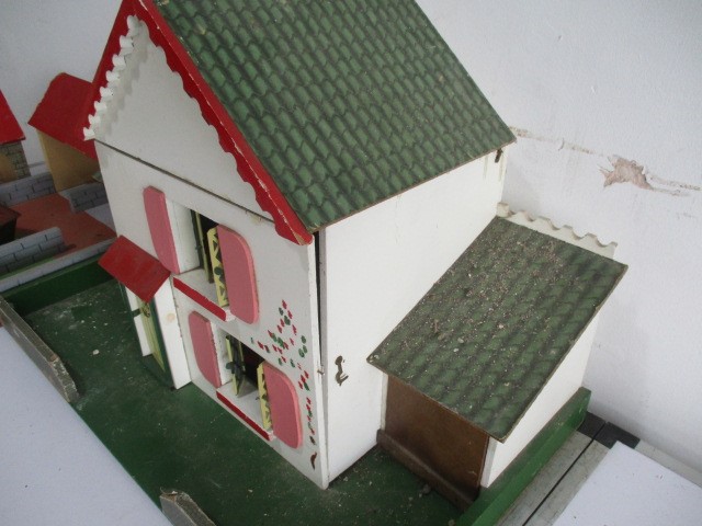 A "Jenlea" dolls house and similar stable block - Image 3 of 13