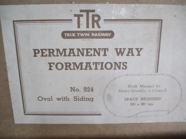 A collection of vintage boxed Trix Twin Railway, including a Goods Train Set (No 2/324). "Many-Ways" - Image 11 of 25