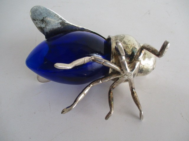 A silver plated and blue glass sugar bowl in the form of a fly, hinged wings as the cover - Image 6 of 7