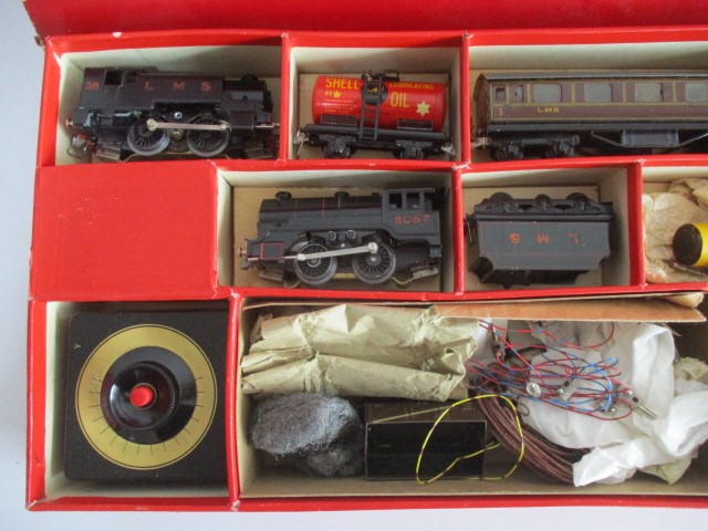 A collection of vintage boxed Trix Twin Railway, including a Goods Train Set (No 2/324). "Many-Ways" - Image 5 of 25