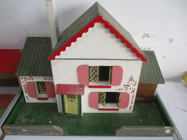 A "Jenlea" dolls house and similar stable block - Image 2 of 13