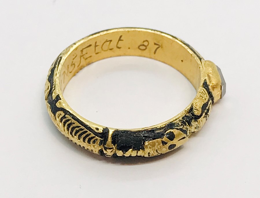 A mourning ring with black enamel detailing, old cut diamond solitaire engraved to inside RD ob 18th - Image 4 of 19