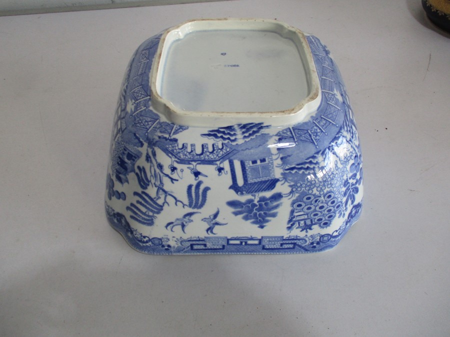 A Spode blue and white bowl, along with a Limoges lidded pot, oriental vase etc - Image 4 of 16