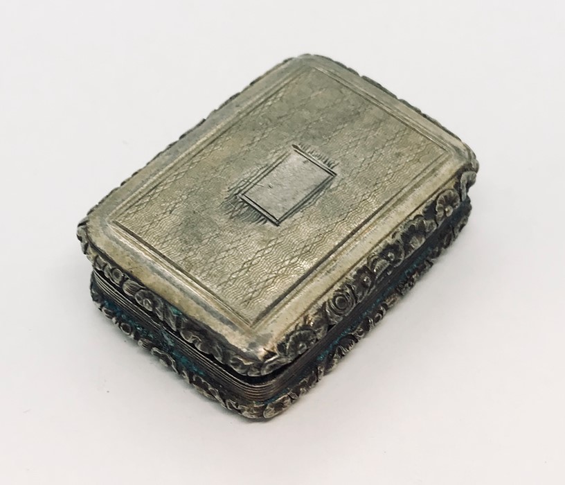 A hallmarked silver vinaigrette (A/F), also a part silver vesta case, enamelled SCM sarcophagus with - Image 3 of 4