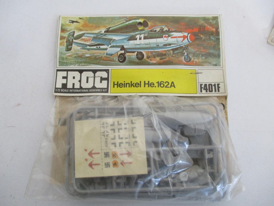 A collection of boxed model planes including Revell, Heller and Frog etc. - Image 15 of 15