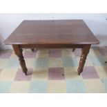 An Victorian oak dining table