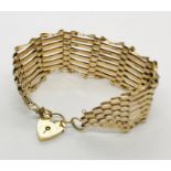 A 9ct gold gate bracelet with padlock. Weight 15.6g