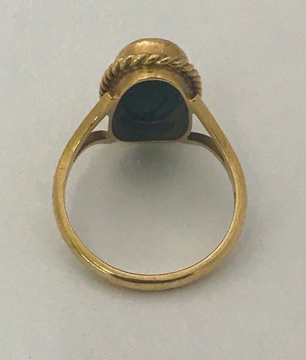 A 9ct gold ring set with an opal - Image 3 of 3