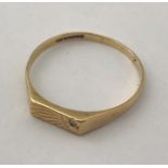 A 9ct gold ring set with a small diamond (1g)