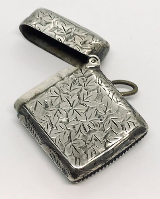 A hallmarked silver vesta case - Image 2 of 3