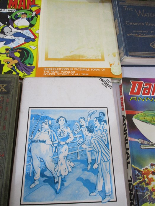 A box of miscellaneous children's books and booklets, comprising of twenty eight hardback books - Image 7 of 22