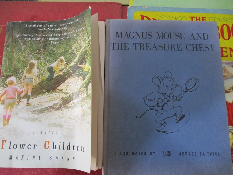 A box of miscellaneous children's books and booklets, comprising of twenty eight hardback books - Image 5 of 22