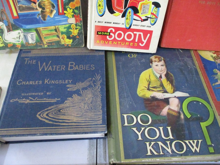 A box of miscellaneous children's books and booklets, comprising of twenty eight hardback books - Image 10 of 22