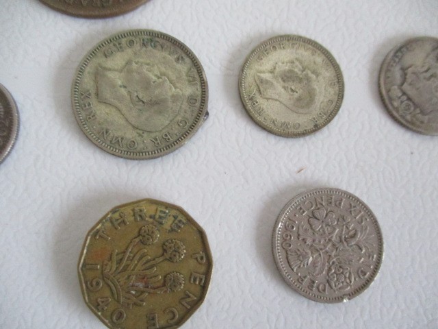 A small collection of various coins including silver - Image 4 of 7