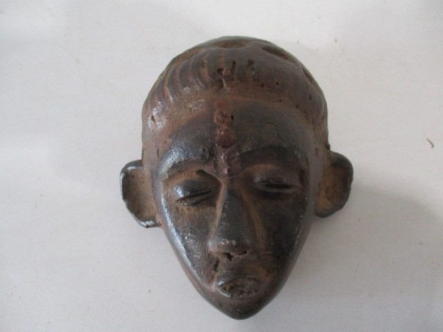 A small African clay mask - height 13cm - Image 2 of 6