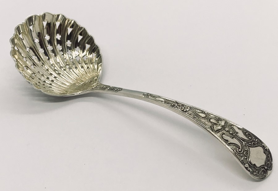 A cased set of berry spoons, sifter and nutcrackers- case A/F - Image 3 of 6