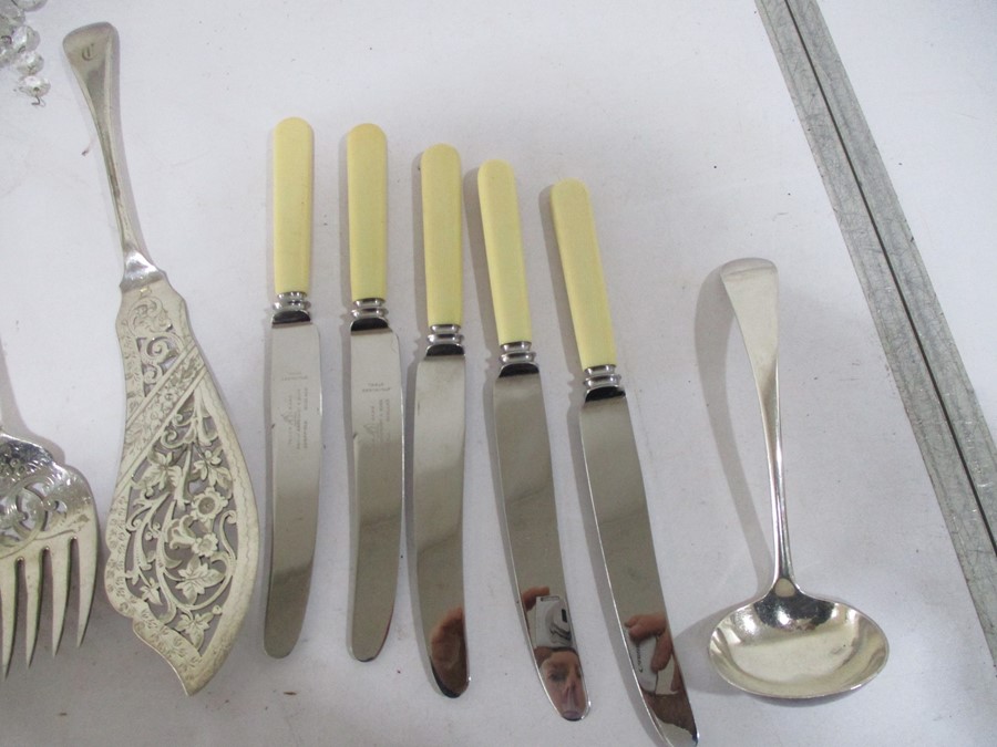 A selection of silver plated cutlery along with a quantity of crystal style drops - Image 3 of 7