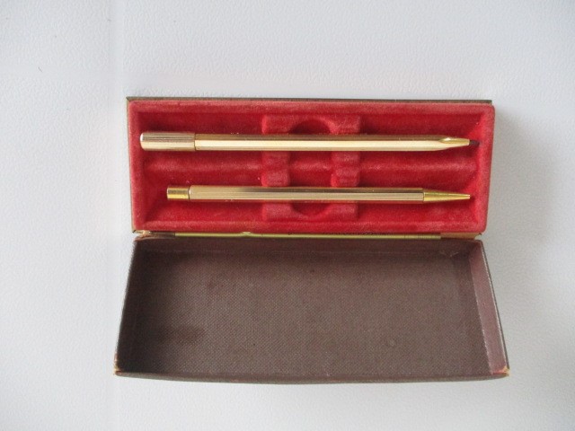 A collection of various pens including a cased Conway Stewart set, Parker fountain pen with 14ct - Image 6 of 10