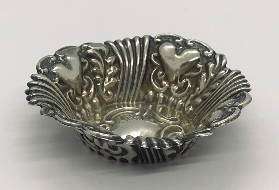 A cased set of hallmarked silver salts and spoons- William Davenport, 1900 - Image 3 of 3