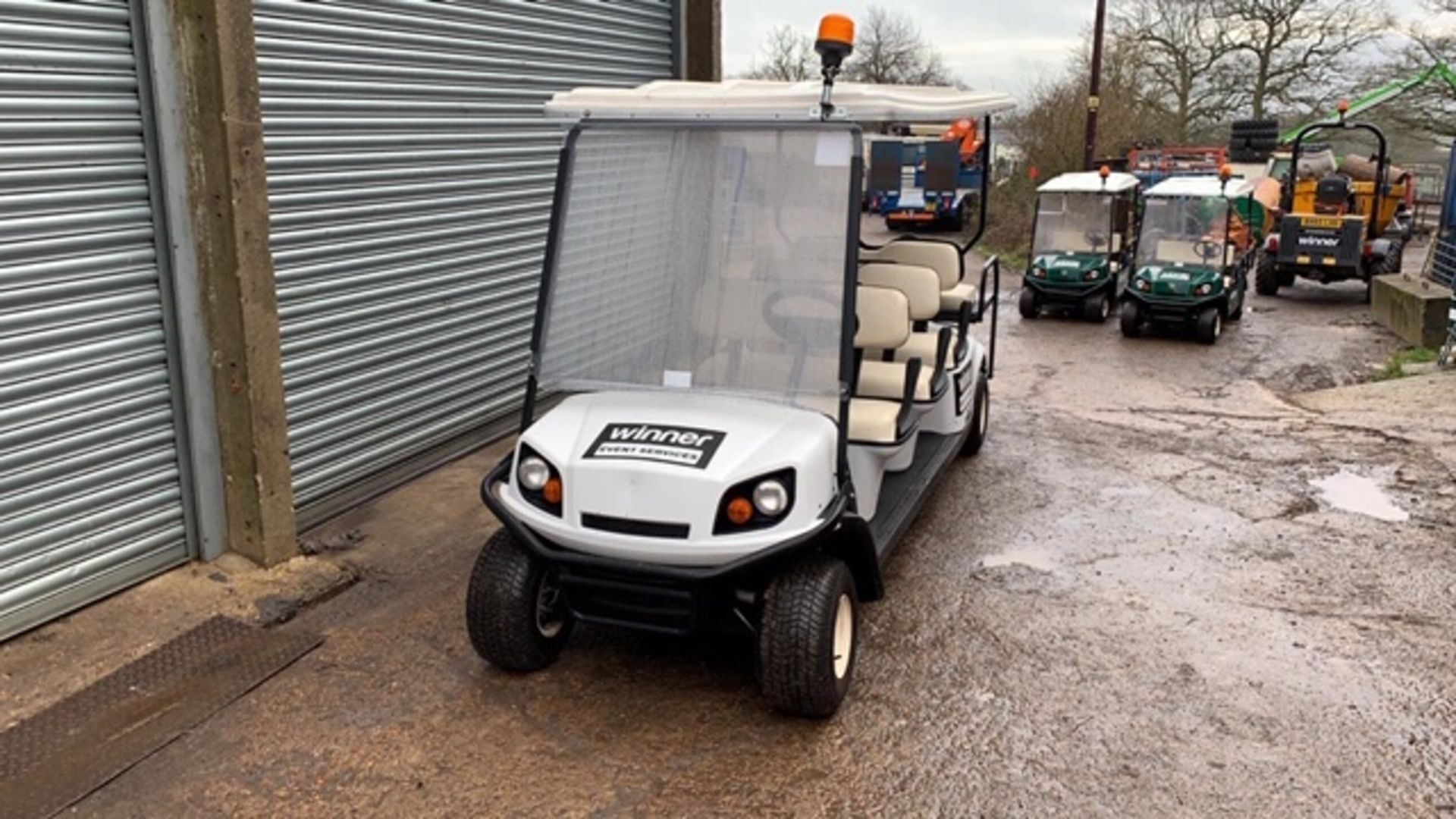 CUSHMAN EZGO SHUTTLE 8 PETROL ENGINED 8 SEATER GOLF / EVENTS BUGGY. YEAR 2017 BUILD. DIRECT FROM - Image 2 of 6